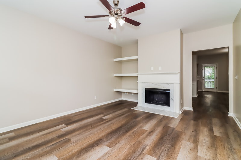 2,275/Mo, 657 Amberwood Dr Villa Rica, GA 30180 Living Room View 2
