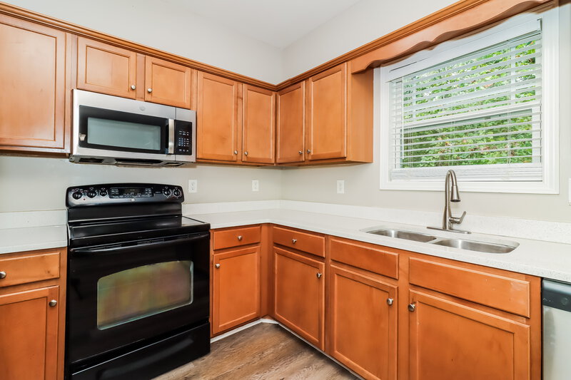 2,275/Mo, 657 Amberwood Dr Villa Rica, GA 30180 Kitchen View 2