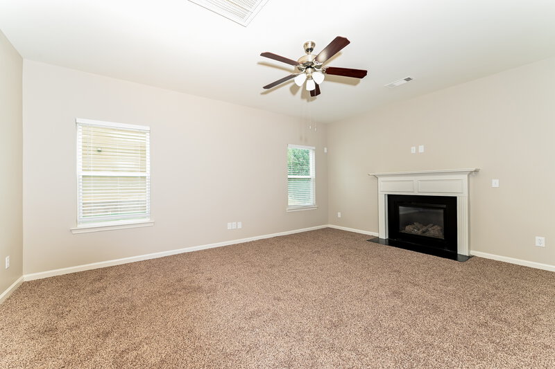 3,390/Mo, 221 Christopher Michael Ln Hampton, GA 30228 Living Room View
