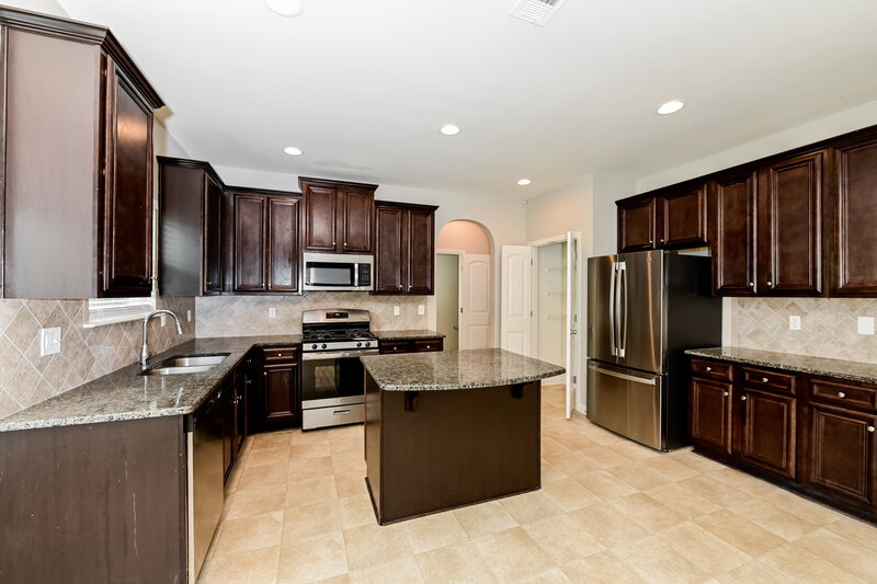 3,390/Mo, 221 Christopher Michael Ln Hampton, GA 30228 Kitchen View