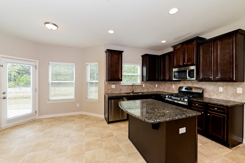 3,390/Mo, 221 Christopher Michael Ln Hampton, GA 30228 Kitchen View 2