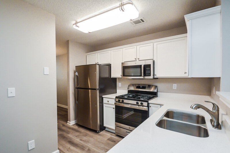 1,840/Mo, 35 Fieldview Ln Covington, GA 30016 Kitchen View 2