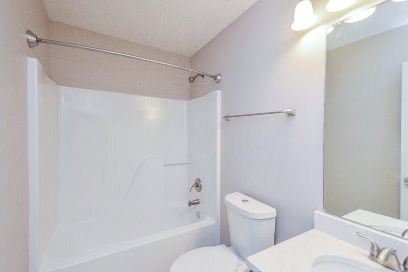 1,840/Mo, 35 Fieldview Ln Covington, GA 30016 Main Bathroom View 2