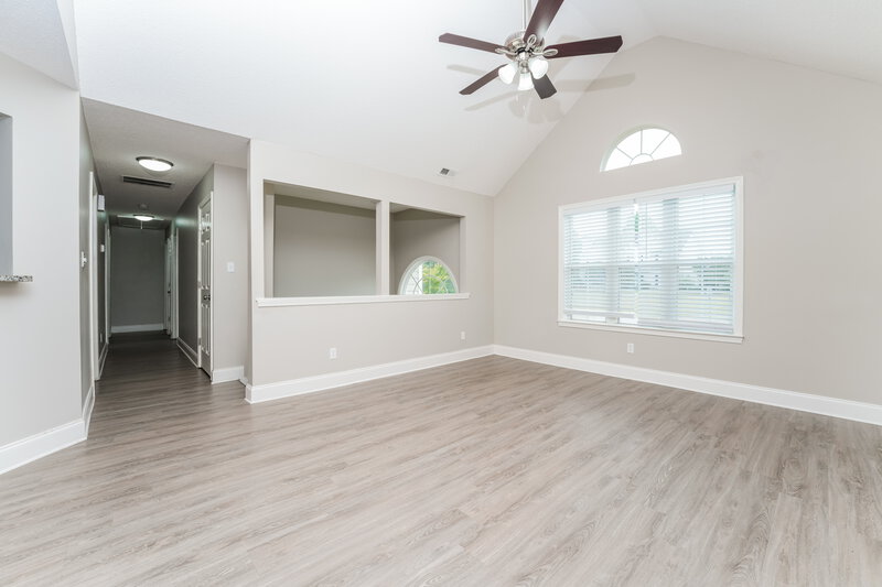 2,100/Mo, 185 Woodstream Dr Newnan, GA 30265 Living Room View