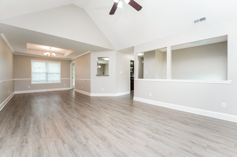 2,100/Mo, 185 Woodstream Dr Newnan, GA 30265 Living Room View 2