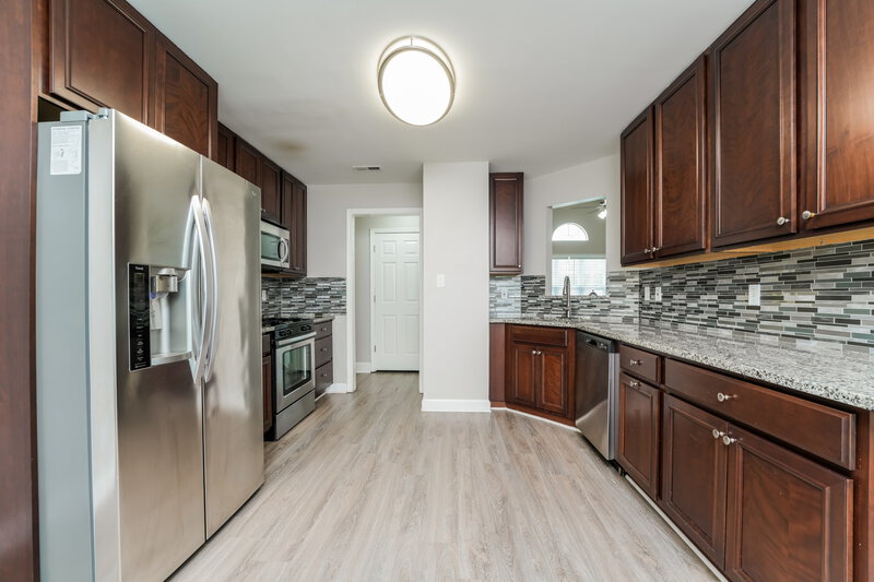 2,100/Mo, 185 Woodstream Dr Newnan, GA 30265 Kitchen View 2