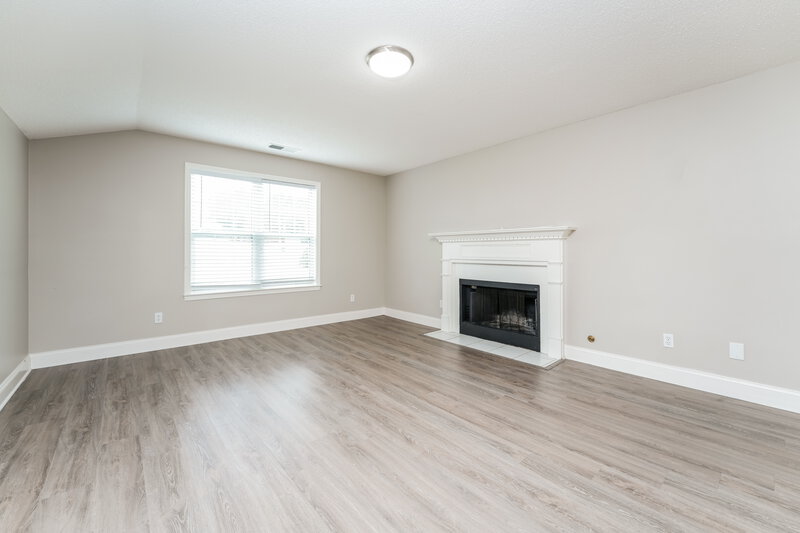 2,100/Mo, 185 Woodstream Dr Newnan, GA 30265 Family Room View