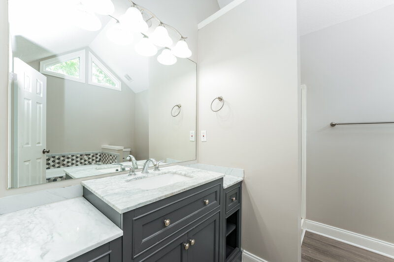 2,100/Mo, 185 Woodstream Dr Newnan, GA 30265 Bathroom View