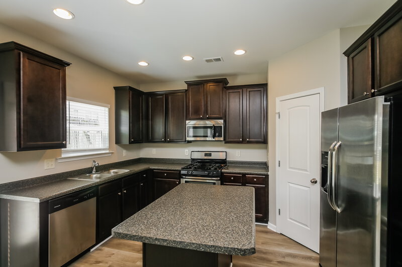 3,030/Mo, 88 High Point Way Hiram, GA 30141 Kitchen View