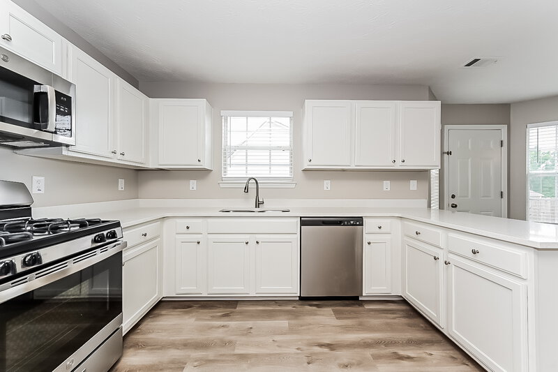 2,560/Mo, 290 Hazelhurst Dr Covington, GA 30016 Kitchen View