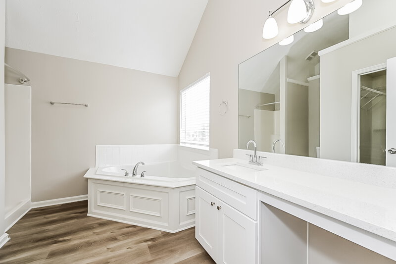 2,560/Mo, 290 Hazelhurst Dr Covington, GA 30016 Main Bathroom View