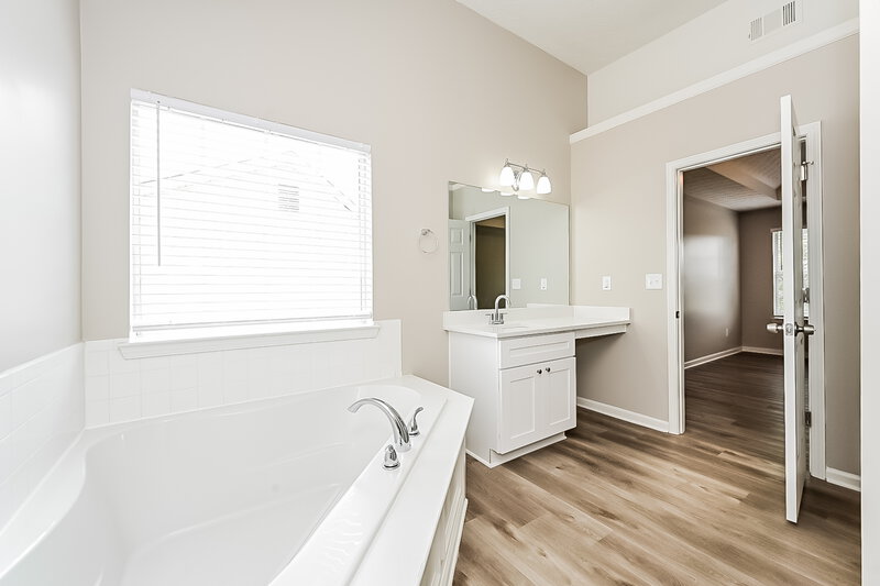 2,560/Mo, 290 Hazelhurst Dr Covington, GA 30016 Main Bathroom View 2