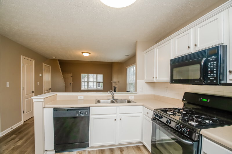 2,045/Mo, 100 St Ann Cir Dallas, GA 30157 Kitchen View 2