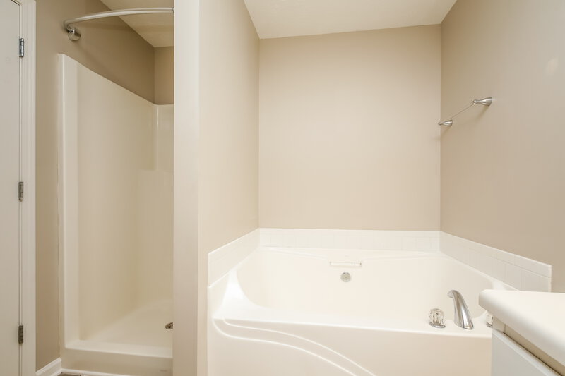 2,045/Mo, 100 St Ann Cir Dallas, GA 30157 Main Bathroom View 2