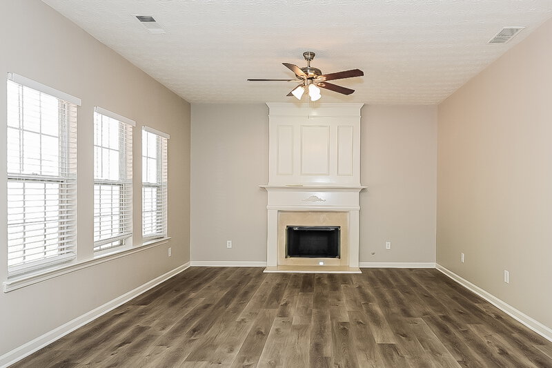 2,350/Mo, 135 Greenland Dr McDonough, GA 30253 Living Room View 2