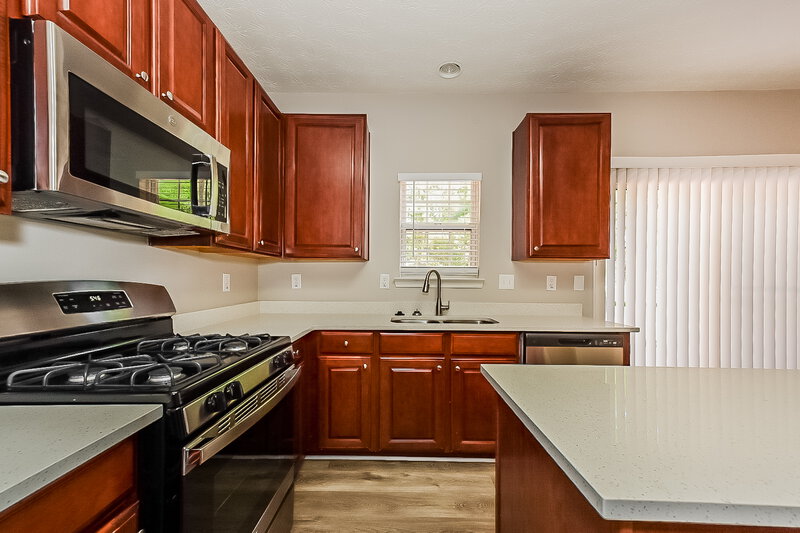 2,350/Mo, 135 Greenland Dr McDonough, GA 30253 Kitchen View 2