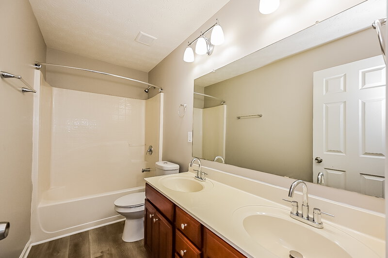 2,350/Mo, 135 Greenland Dr McDonough, GA 30253 Bathroom View