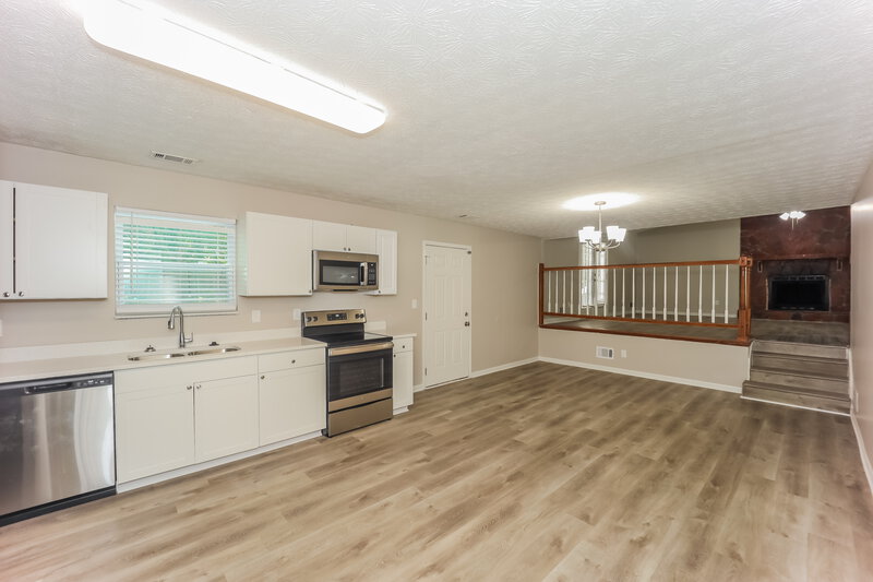 1,875/Mo, 216 Slicky Rock Ct Riverdale, GA 30274 Kitchen View