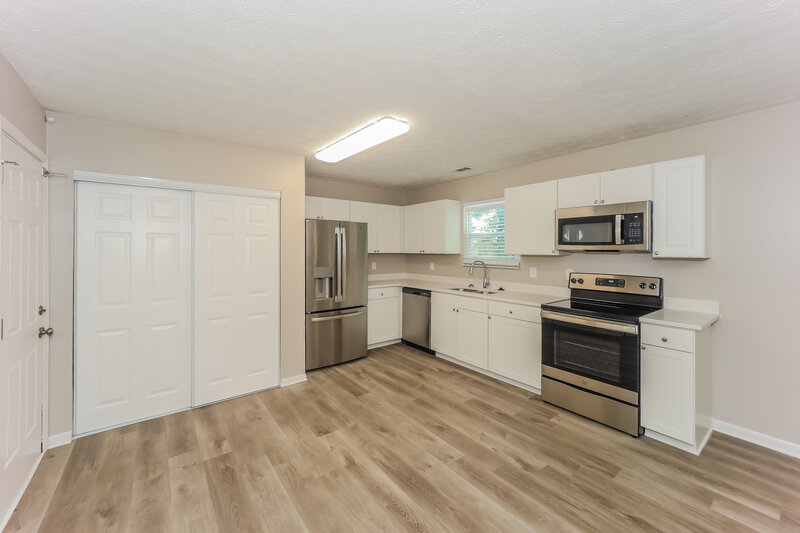 1,875/Mo, 216 Slicky Rock Ct Riverdale, GA 30274 Kitchen View 2