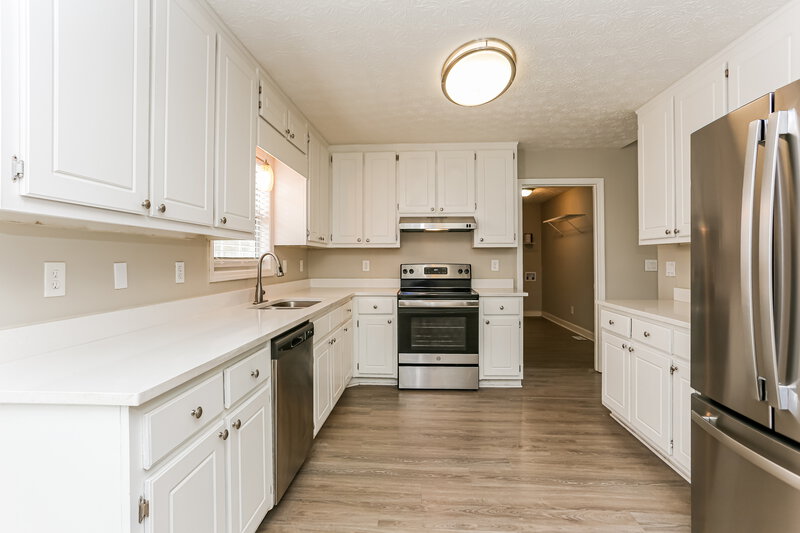 1,850/Mo, 304 Mary Alice Dr Winder, GA 30680 Kitchen View 2
