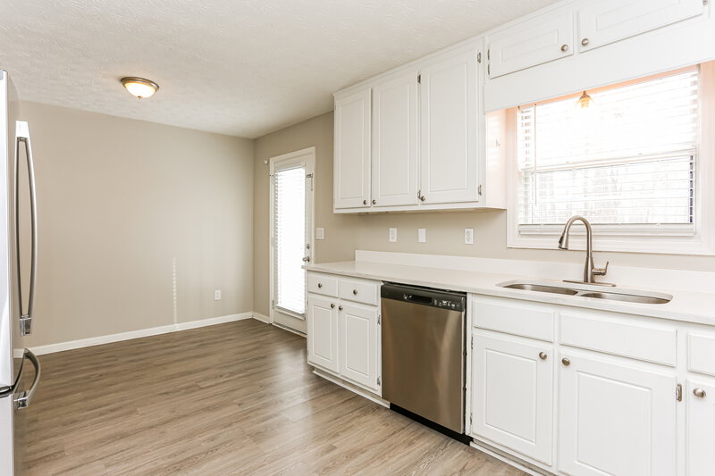 1,850/Mo, 304 Mary Alice Dr Winder, GA 30680 Kitchen View 4