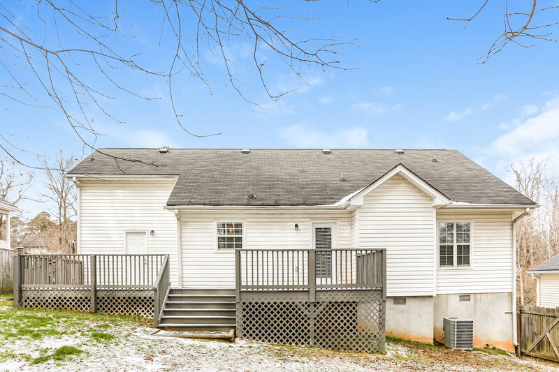 1,850/Mo, 304 Mary Alice Dr Winder, GA 30680 Rear View