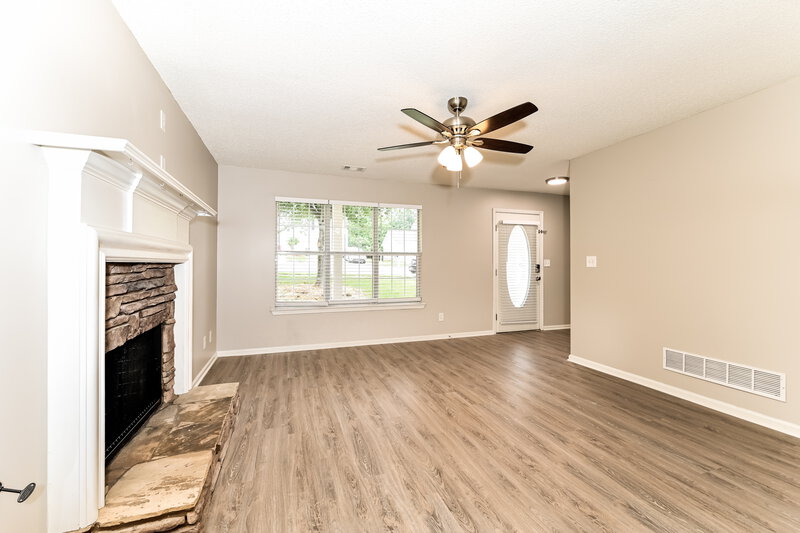 2,295/Mo, 10 Cheyenne Dr Stockbridge, GA 30281 Living Room View 2