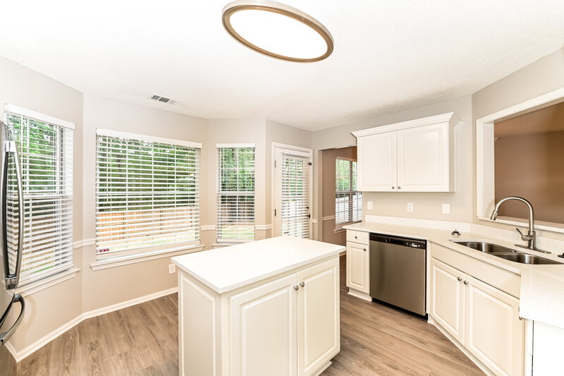 2,295/Mo, 10 Cheyenne Dr Stockbridge, GA 30281 Kitchen View 2