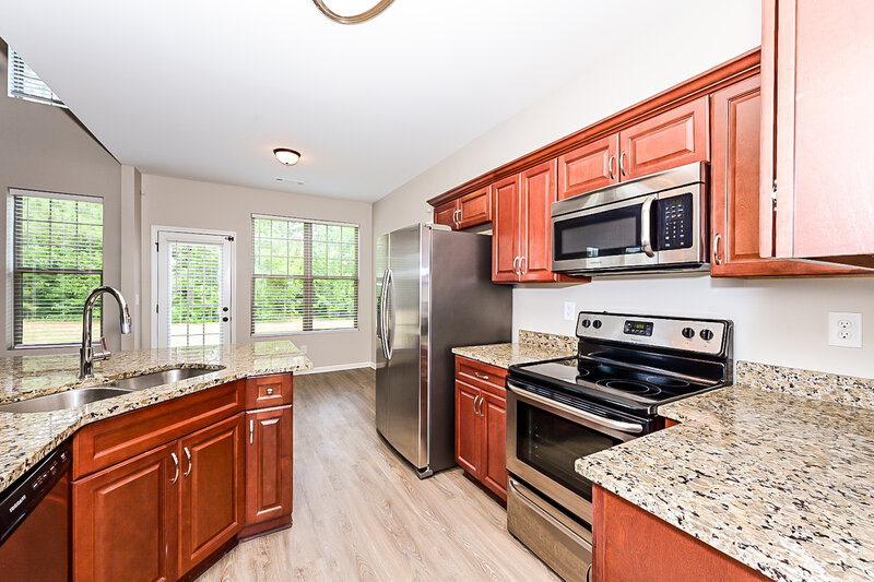1,995/Mo, 104 Stonebriar Blvd Griffin, GA 30224 Kitchen View