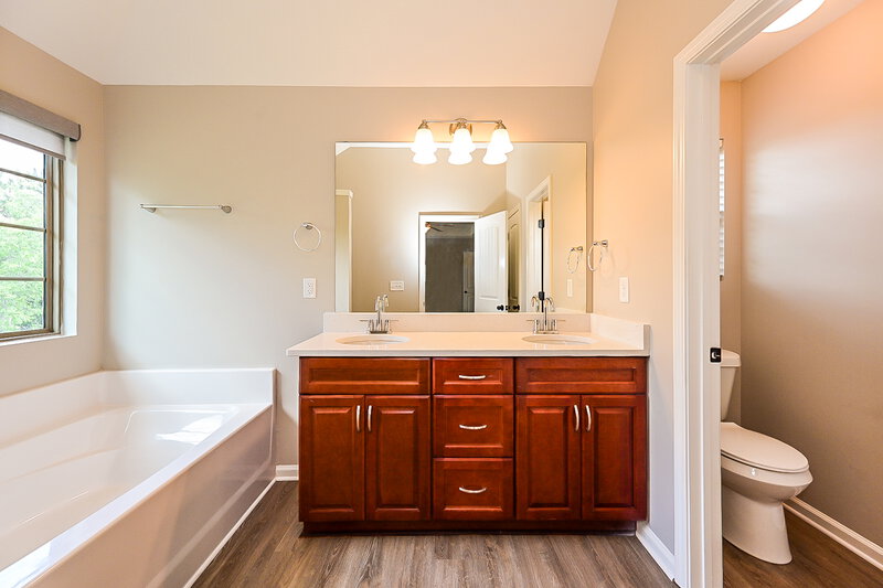 1,995/Mo, 104 Stonebriar Blvd Griffin, GA 30224 Main Bathroom View