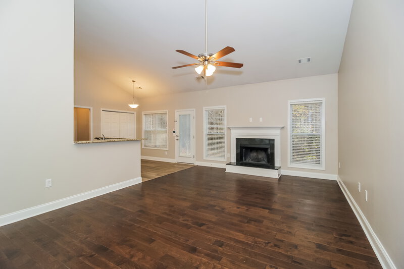 1,830/Mo, 205 Westridge Cir Dallas, GA 30132 Living Room View