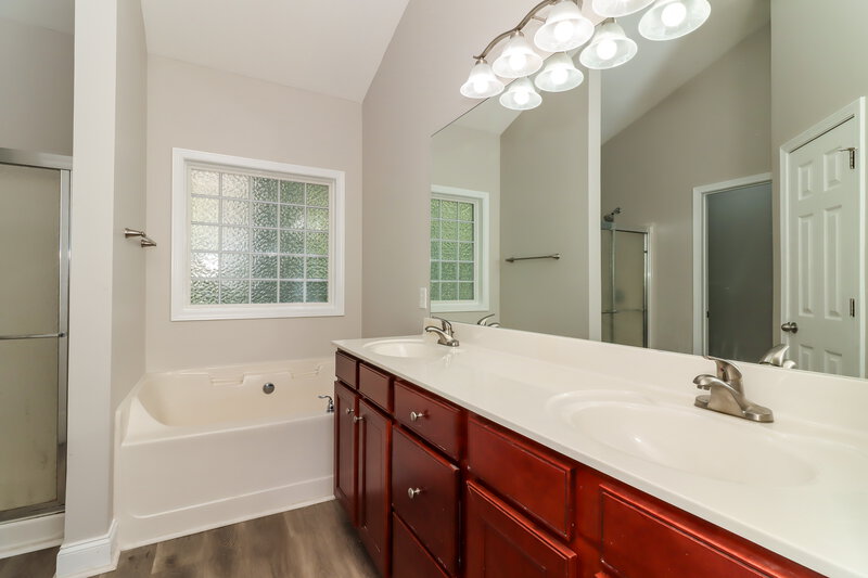 2,030/Mo, 205 Westridge Cir Dallas, GA 30132 Main Bathroom View
