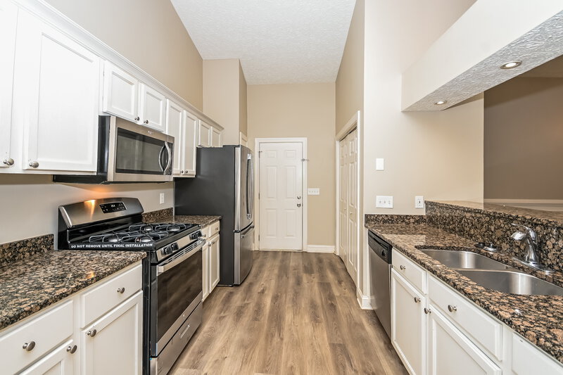 2,210/Mo, 3016 River Station Dr Woodstock, GA 30188 Kitchen View