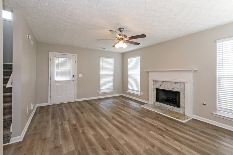 1,685/Mo, 150 N Greenfield Cir Covington, GA 30016 Living Room View