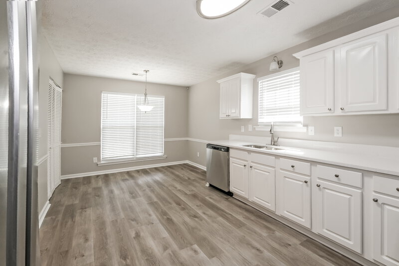 1,685/Mo, 150 N Greenfield Cir Covington, GA 30016 Kitchen View 3