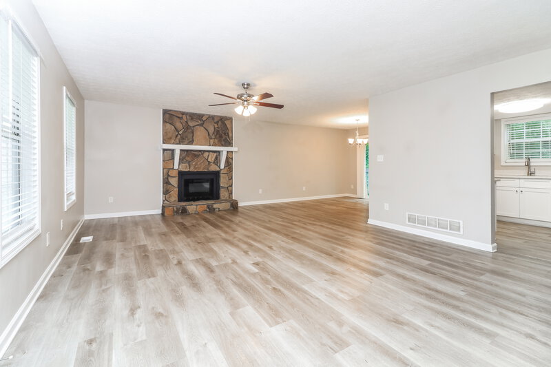 2,190/Mo, 2405 Betsy Ct SW Marietta, GA 30008 Living Room View