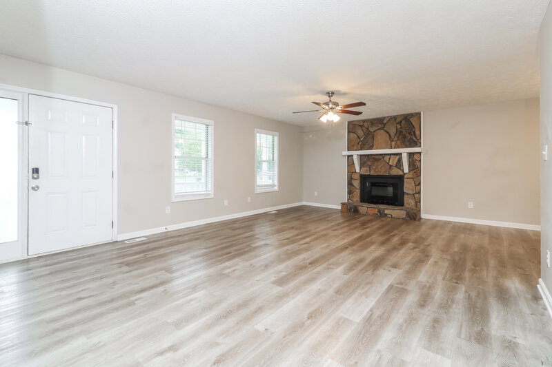 2,190/Mo, 2405 Betsy Ct SW Marietta, GA 30008 Living Room View 4