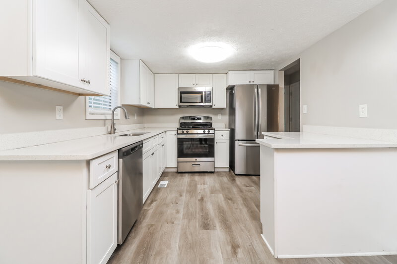 2,190/Mo, 2405 Betsy Ct SW Marietta, GA 30008 Kitchen View 2