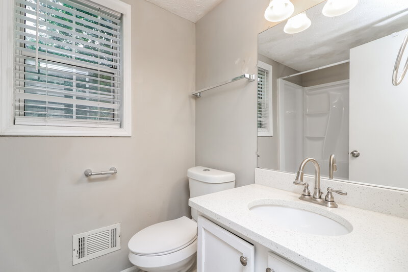 2,190/Mo, 2405 Betsy Ct SW Marietta, GA 30008 Bathroom View