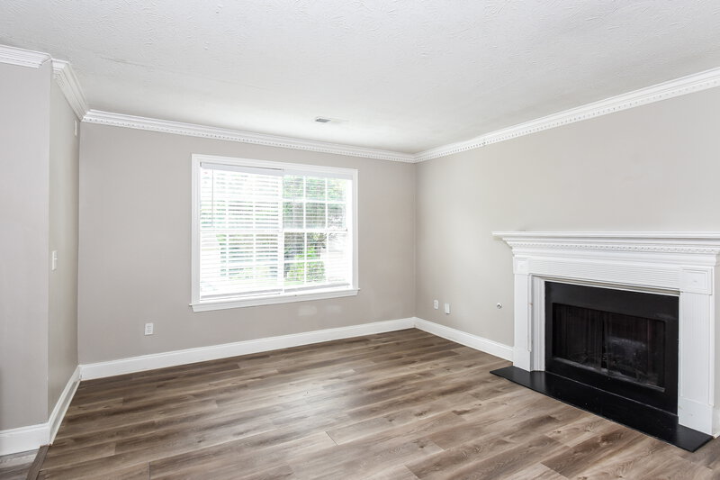2,075/Mo, 885 Trace Cir NE Marietta, GA 30066 Living Room View 2