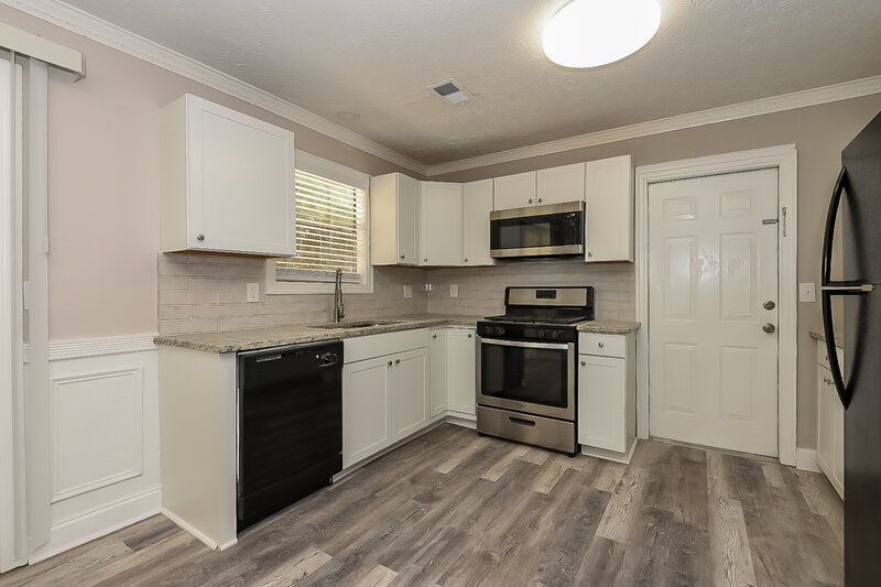 2,260/Mo, 885 Trace Cir NE Marietta, GA 30066 Kitchen View 2