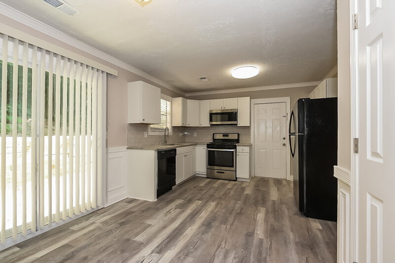 2,260/Mo, 885 Trace Cir NE Marietta, GA 30066 Kitchen View 3