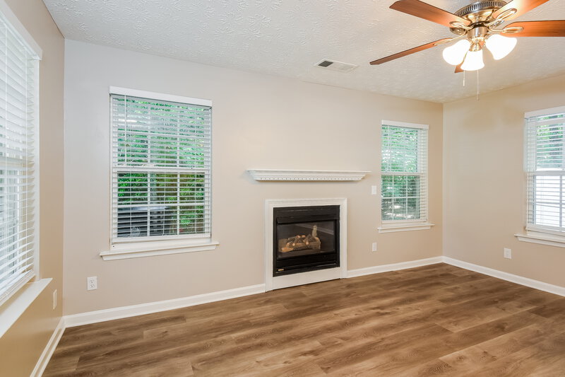1,950/Mo, 966 Windcroft Cir NW Acworth, GA 30101 Living Room View