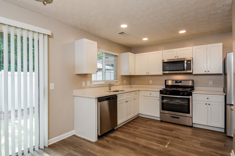 1,950/Mo, 966 Windcroft Cir NW Acworth, GA 30101 Kitchen View 2