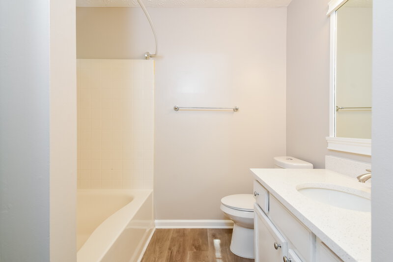 1,950/Mo, 966 Windcroft Cir NW Acworth, GA 30101 Main Bathroom View