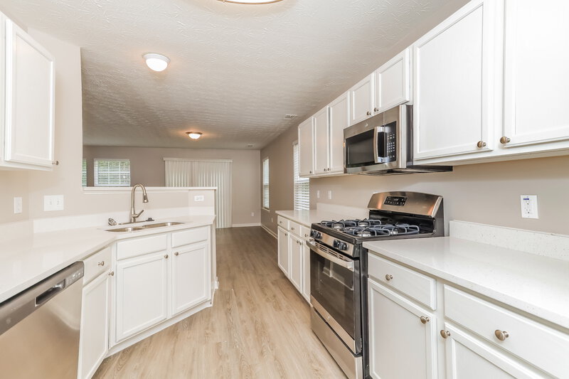 2,045/Mo, 5716 Sable Way Atlanta, GA 30349 Kitchen View 2
