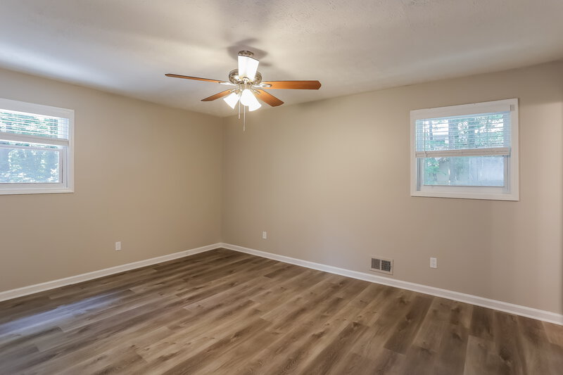 2,625/Mo, 392 Doeskin Ln SE Smyrna, GA 30082 Main Bedroom View