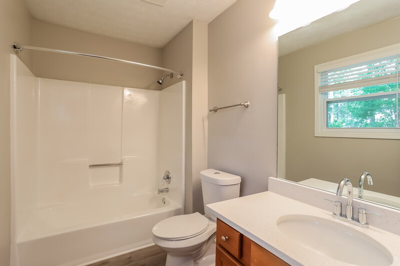 2,625/Mo, 392 Doeskin Ln SE Smyrna, GA 30082 Main Bathroom View