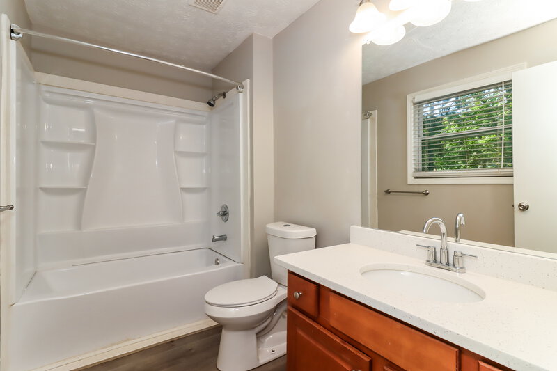 2,400/Mo, 392 Doeskin Ln SE Smyrna, GA 30082 Main Bathroom View