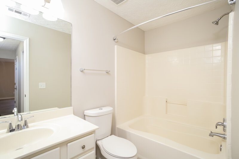 2,150/Mo, 136 Oak Grove Pl Acworth, GA 30102 Main Bathroom View 2